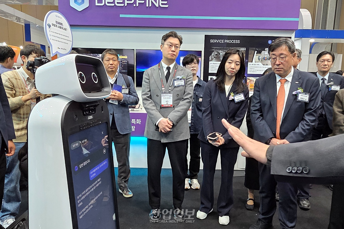 AI가 해설하는 전시... 피플리, '큐피커 AI'로 실감형 관람 경험 제시 - 뉴스 썸네일 이미지