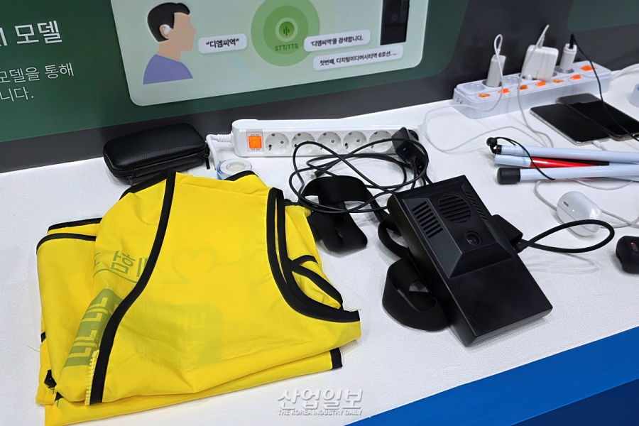 시각장애인 보행기기 ‘프리윙스’, AI로 장애물 인식·음성 보행 안내