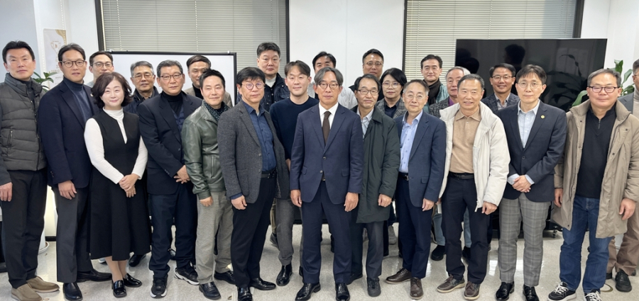 기사 읽던 독자가 AI와 대화… 인신협, '뉴스챗'으로 미디어 생존법 모색