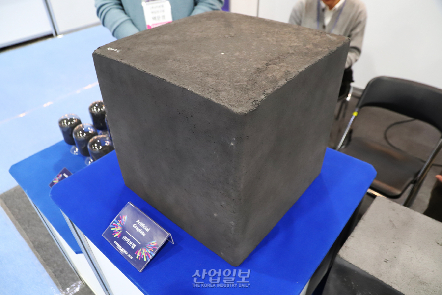 카보랩, 인조흑연블록 국산화…이차전지 열처리 트레이·흑연 전극 등 상용화