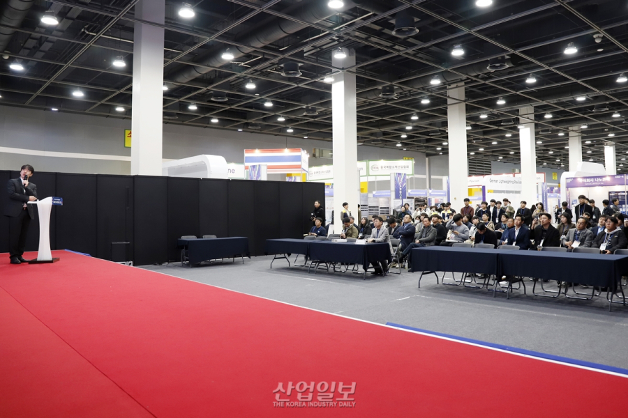 [포토뉴스] 최신 트렌드 공유부터 수출 상담까지…탄소나노 소재에 대한 열정은 끝이 없다