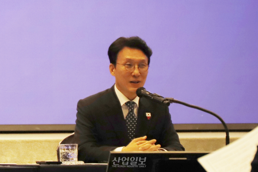 김민석 총리 “지방 메가샌드박스 비롯해 바이오, 콘텐츠, 컬처 등 다양한 분야 규제 혁신 나선다”