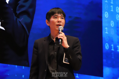 이세돌 9단 “AI 이해하고 활용할 줄 알아야 살아남는다”