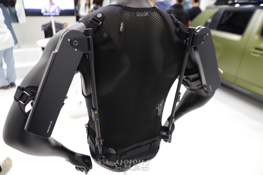 현대차, 산업용 웨어러블 로봇 ‘엑스블 숄더’로 작업자 어깨 부담↓