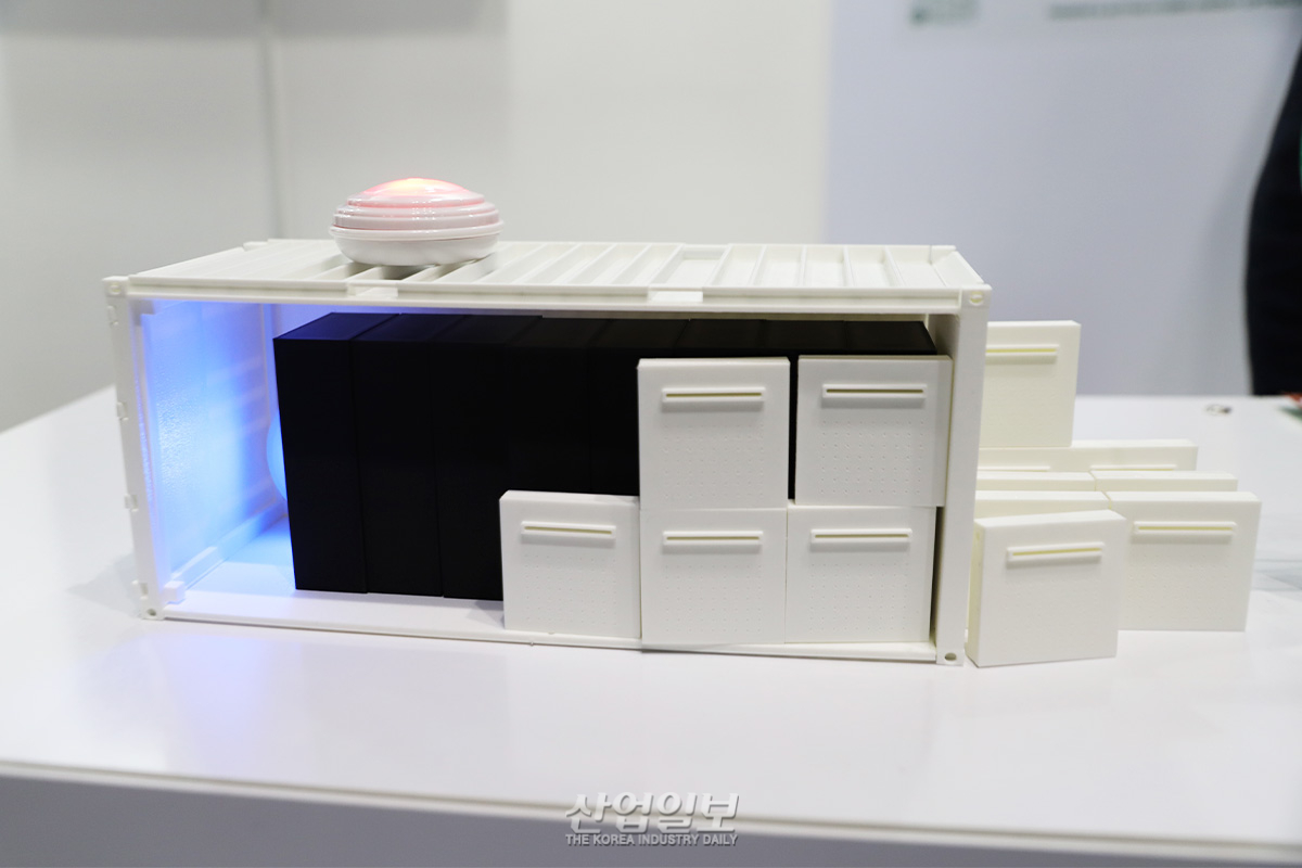 폐컨테이너, AI 데이터 센터로 변신 - 뉴스 썸네일 이미지