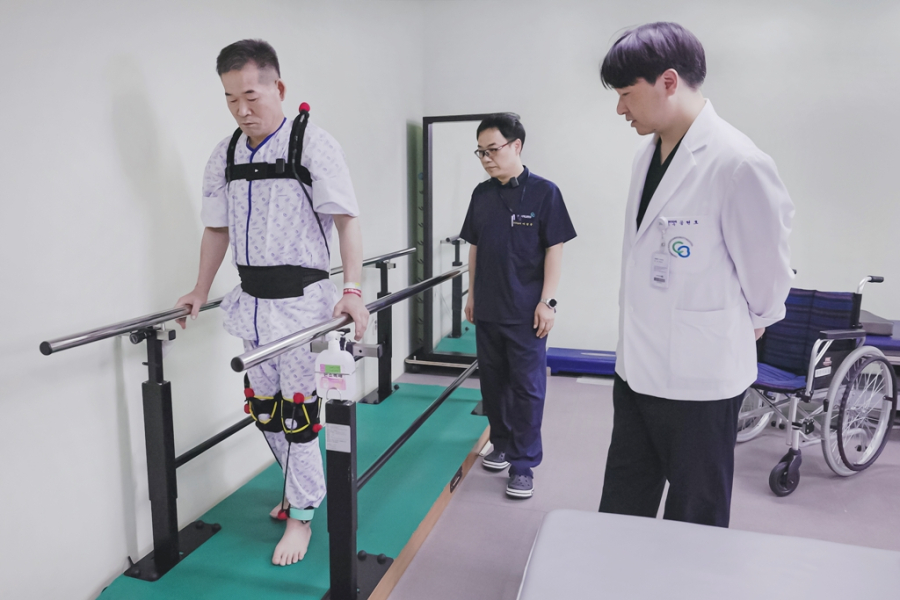 입기만 해도 보행 속도 14% '쑥'… ETRI, 1kg 초경량 슈트 개발