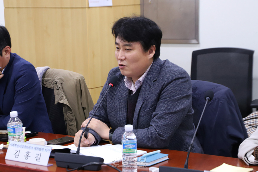 [사람을 위한 AI③] ‘효율’ 그늘에 사람은 병든다…노동과 균형발전 해법은