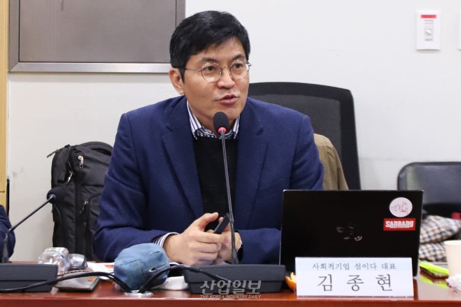 [사람을 위한 AI③] ‘효율’ 그늘에 사람은 병든다…노동과 균형발전 해법은