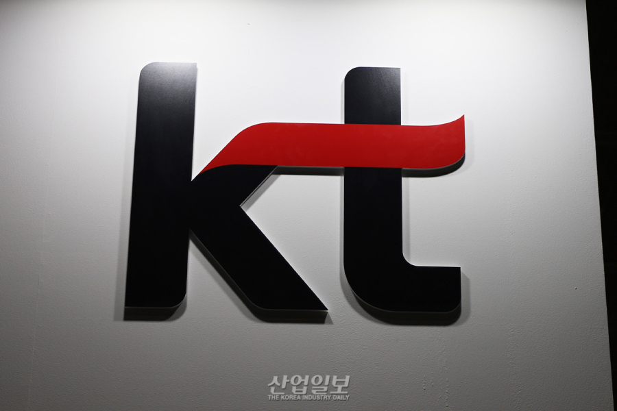 [2025 산업계 10대 뉴스③] 통신 3사 모두 뚫렸다…‘K-사이버 보안’ 비상등