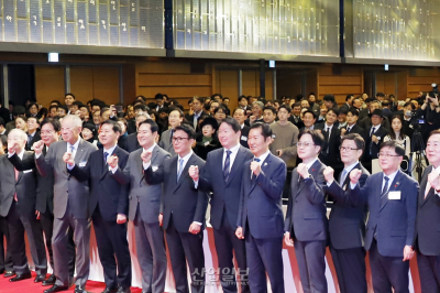 [포토뉴스] 한국 경제, 적토마의 정신으로 다시 뛴다