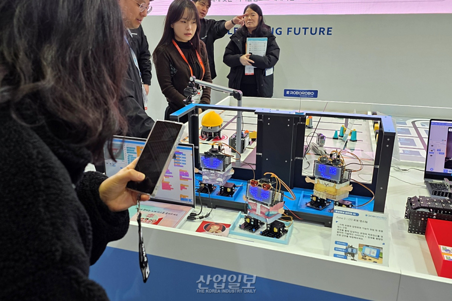 손에 잡히는 AI 교육… 로보로보, 피지컬 AI 교구로 교실 확장