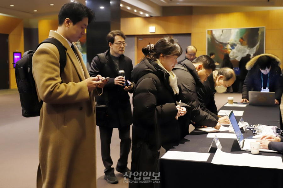 [포토뉴스] 차세대 에너지 산업 근간이 되는 ESS, 현업 종사자·법률의 눈으로 살펴본다