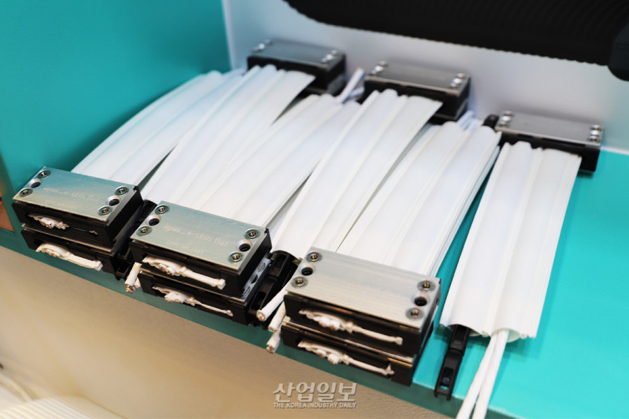 개폐형 클린룸 케이블 체인으로 유지보수 효율 향상