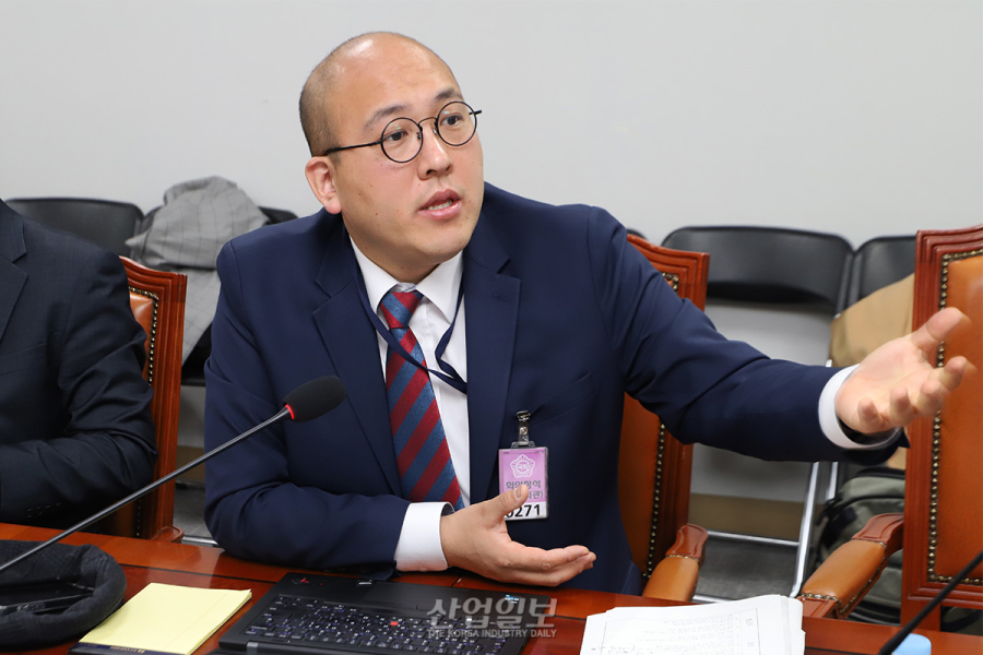 [산업을 바꾸는 AI②] 인프라 투자, 중소기업 매출로 이어져야