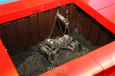 포스코DX, 비전 AI로 철강 원료 항만 하역 ‘무인화’