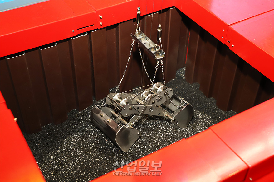 포스코DX, 비전 AI로 철강 원료 항만 하역 ‘무인화’