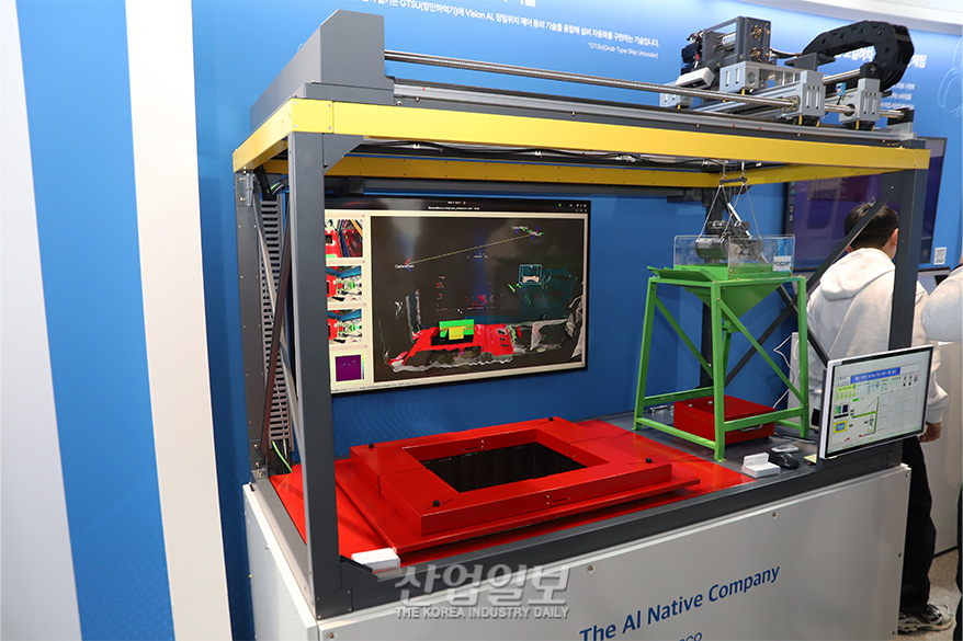 포스코DX, 비전 AI로 철강 원료 항만 하역 ‘무인화’