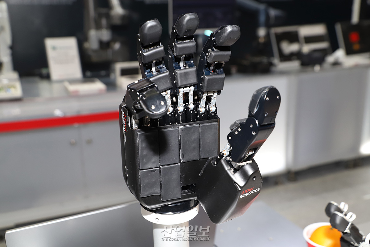 에이딘로보틱스, AW 2026서 2세대 로봇핸드 공개 - 뉴스 썸네일 이미지