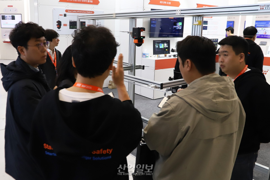 대형 산업 설비 이상 감시하는 ‘AI 이동형 로봇’