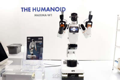 IRS(아이알에스), 피지컬 AI 기반의 로봇 플랫폼 ‘MAXIMA-W1'선보여