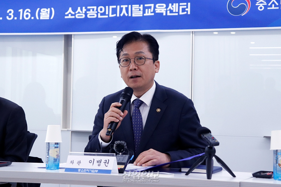 소상공인 정책자금 ‘7분 컷’ 논란… 중기부, 접수 방식 개편 검토