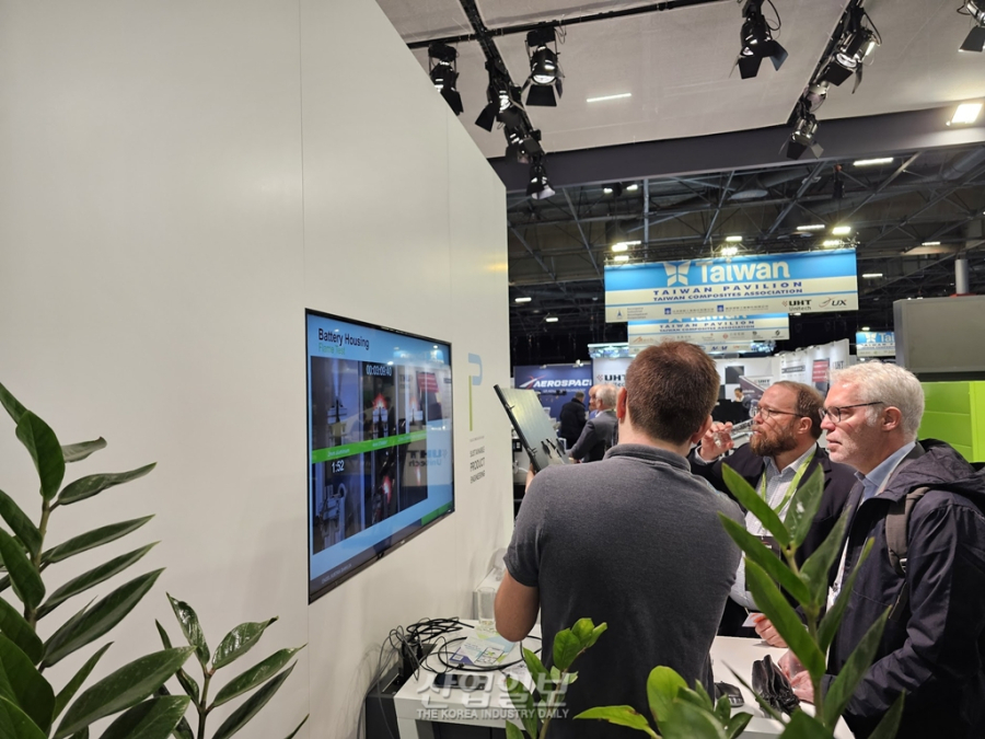 [JEC WORLD 2026] 엔겔, 열가소성 기반 자동화 공정 공개… 복합소재 양산 기술 전환 가속