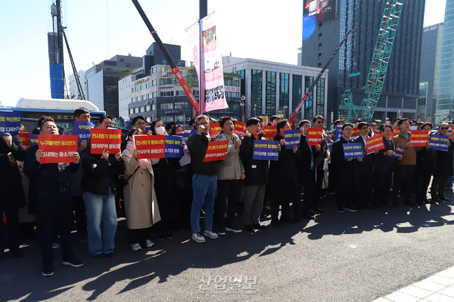 “코엑스 ‘셧다운’ 1년 6개월… 120여 개 전시회는 어디로”