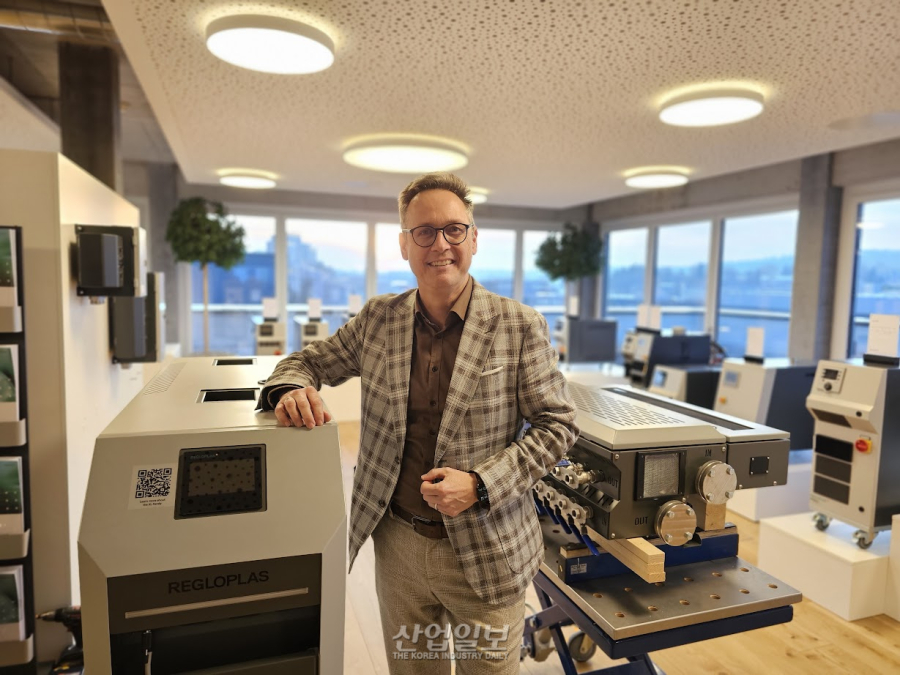 [JEC WORLD 2026] 레글로플라스, 가압수 기술로 복합소재 수율 혁신…0.1°C 정밀 제어 솔루션 선보여