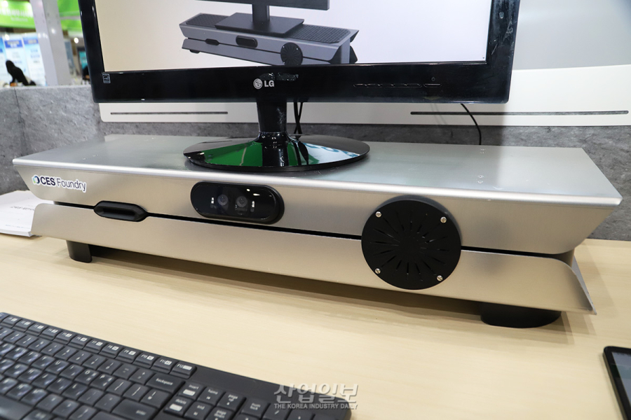 코아스, 피지컬 AI로 사무환경 개선…모니터 눈높이 자동 조절