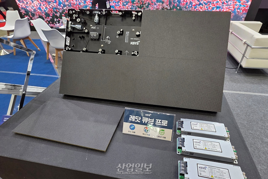 로봇이 조립하자 바로 영상 출력… 케이시스, ‘무선 LED 전광판’으로 설치 혁신