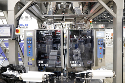 [KOREA PACK & ICPI WEEK 2026] 코리아인터팩, 수직형 포장기 'IW-7000' 선보여