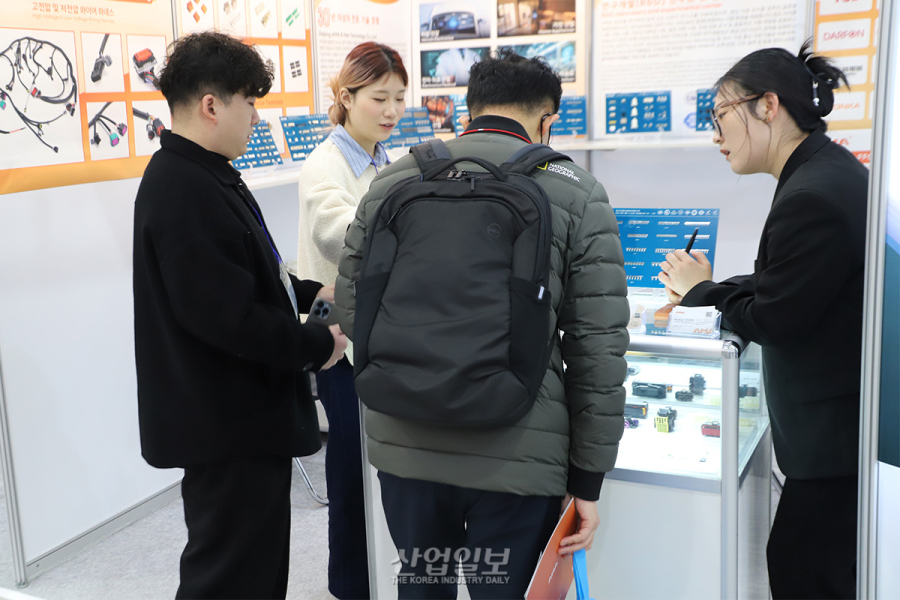 전자제조·모빌리티 산업 융합 기술 조명…‘2026 EMK·AWK’ 개막