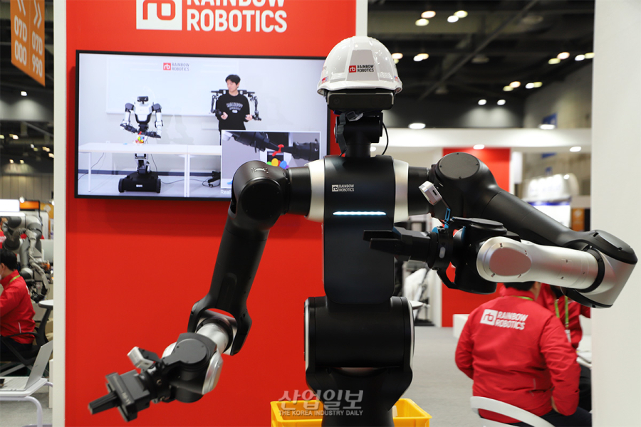 레인보우로보틱스, 심토스서 산업용 양팔 로봇 ‘RB-Y2’ 첫선