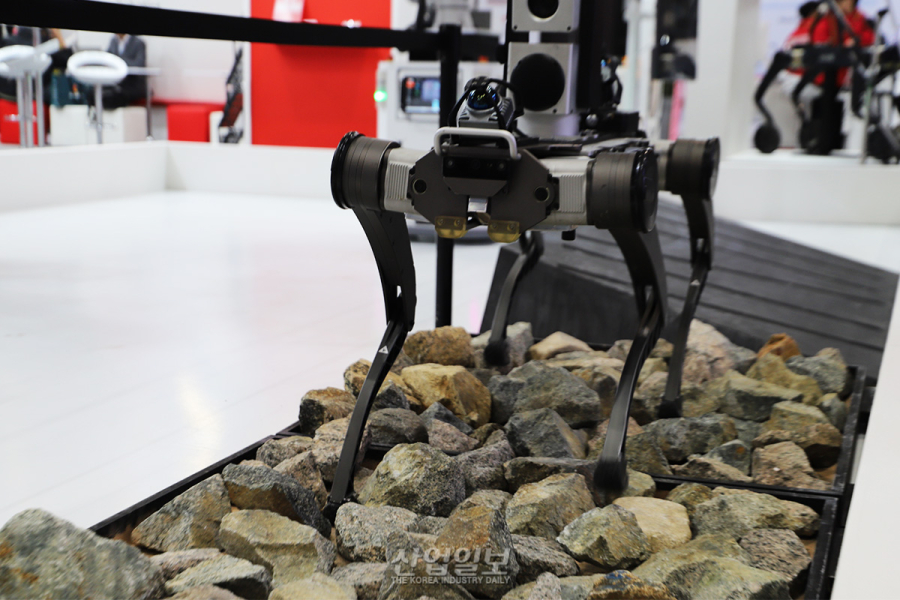 레인보우로보틱스, 심토스서 산업용 양팔 로봇 ‘RB-Y2’ 첫선