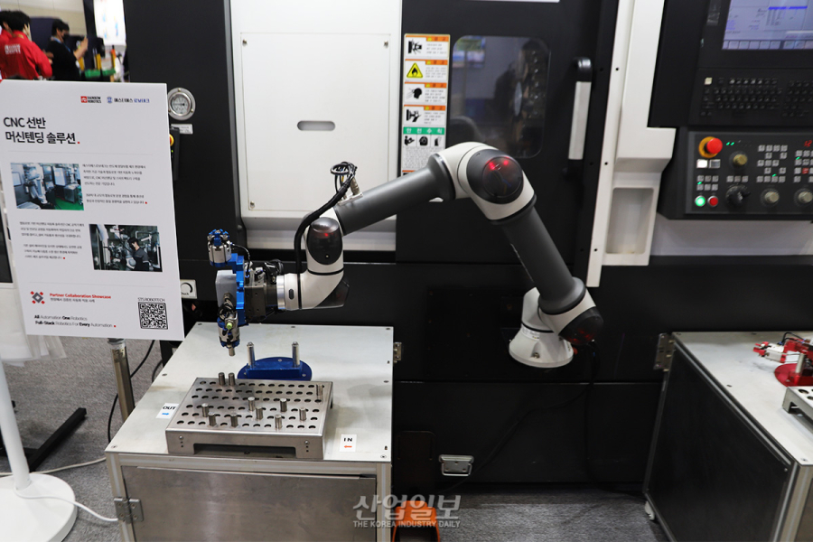 레인보우로보틱스, 심토스서 산업용 양팔 로봇 ‘RB-Y2’ 첫선