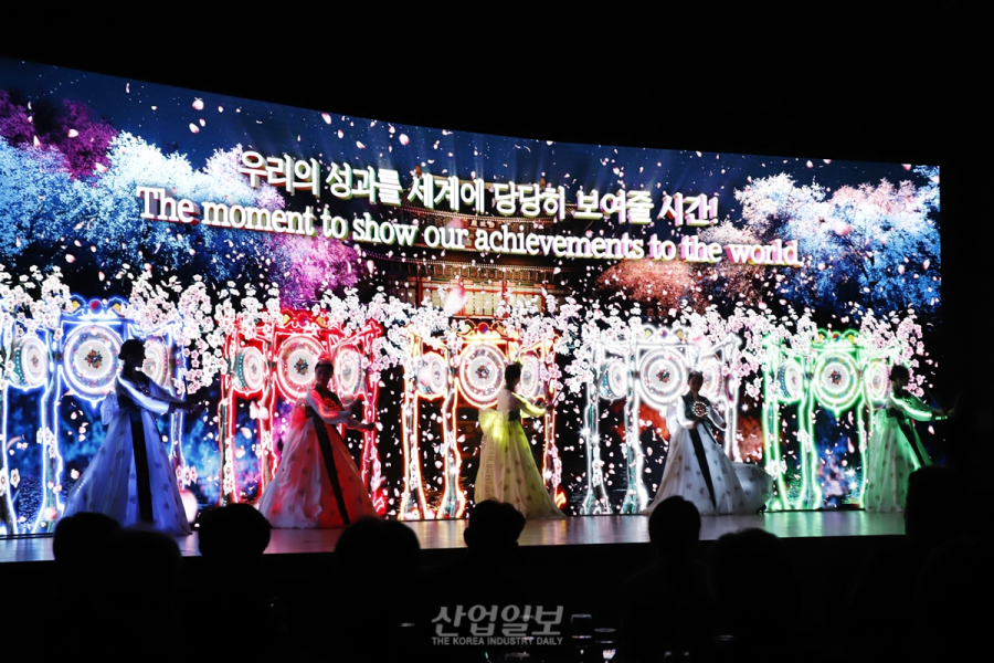 [포토뉴스] 제조업계 국내외 관계자 400여 명, ‘심토스 2026 성공적 개최 기원’