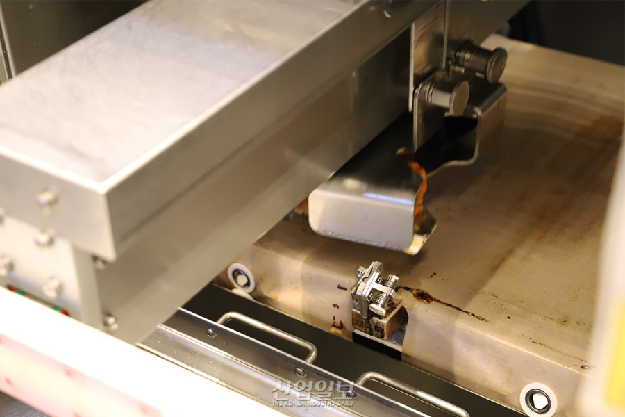 시간당 패티 200개·전 500개 조리하는 ‘자동 그릴 로봇’