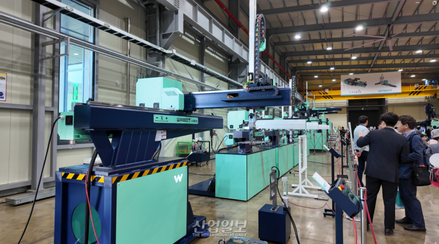 [IN-HOUSE 2026] 우진플라임, 사출기와 로봇 묶은 통합 공정 띄운다