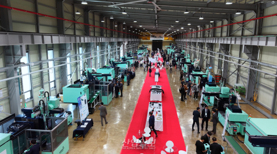 [IN-HOUSE 2026] 우진플라임, 사출기와 로봇 묶은 통합 공정 띄운다