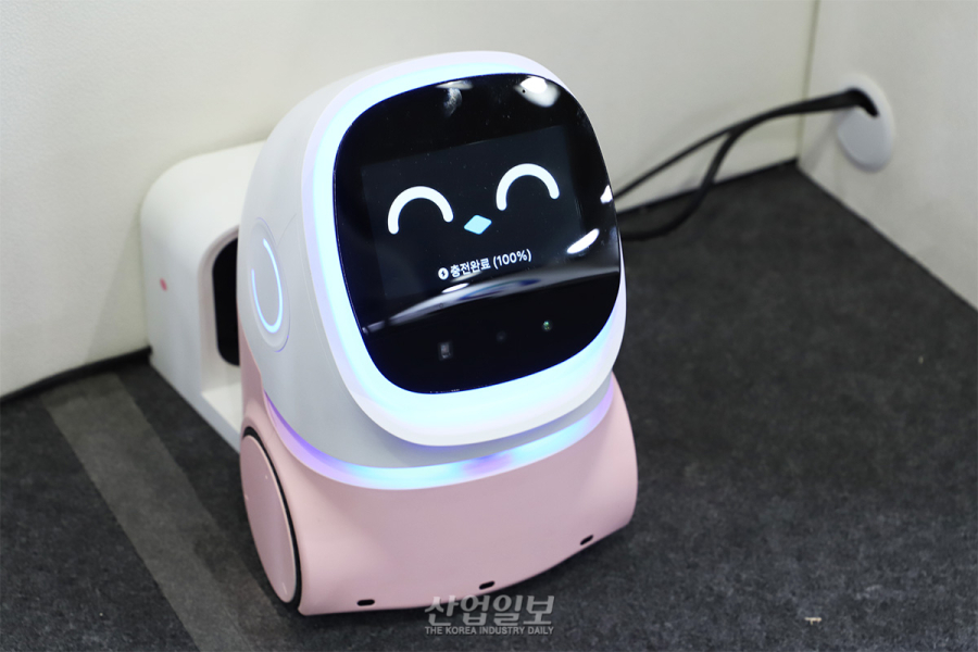사용자 따라다니며 상호작용하는 반려로봇 등장