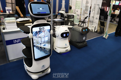 크림봇, 외식업 자동화 수요 겨냥해 서빙·청소 로봇 시연