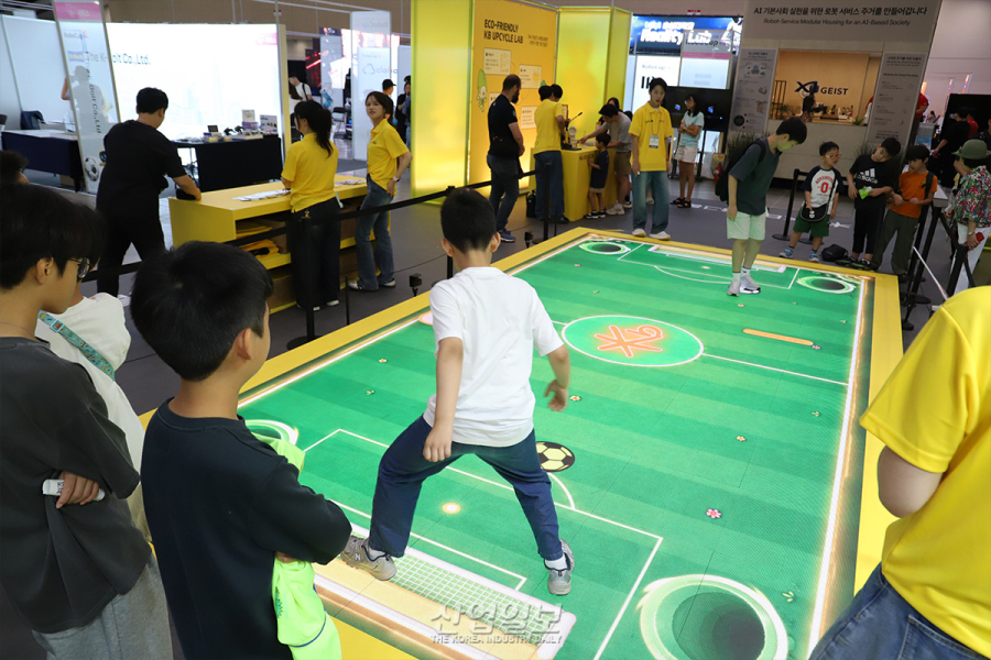 [포토뉴스] ‘로보컵 2026 인천’ 개막…세계 AI·로봇 기술, 휴머노이드 축구 경기 한자리에