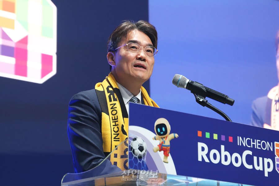 [포토뉴스] ‘로보컵 2026 인천’ 개막…세계 AI·로봇 기술, 휴머노이드 축구 경기 한자리에