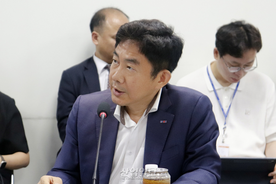 양극화된 AI 도입, 실질적 법률 및 보급정책 절실
