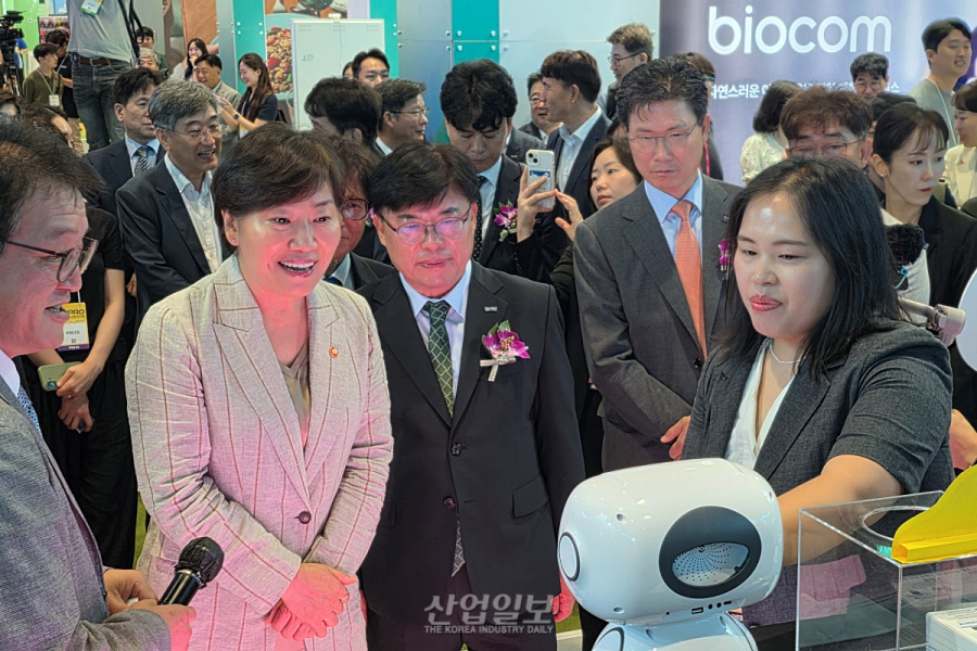 송미령 장관 “AI 적용은 생존 과제”… 기후위기·인력난 해법은 ‘피지컬 AI’