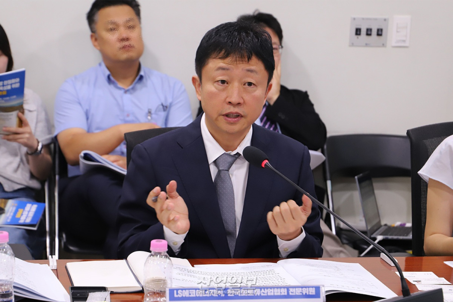[핵심광물 공급망①] 첨단산업의 ‘아킬레스건’…공급망 안정 열쇠로 떠오른 재자원화