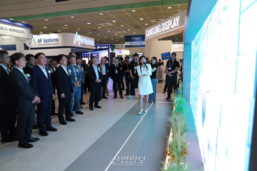 [포토뉴스] ‘K-Display 2026’ 개막…AI 시대 이끌 차세대 디스플레이 기술 한자리에