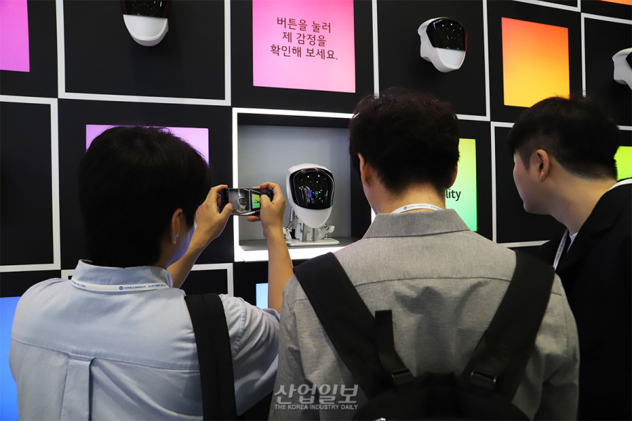 LG디스플레이, ‘게이밍 넘어 산업으로’…전문가용 5K OLED 모니터 선보여