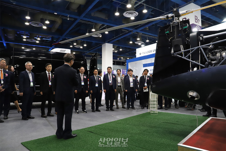 ‘UWC X CIMEX 2026’ 개막, 드론·로봇·국방AI 한자리에