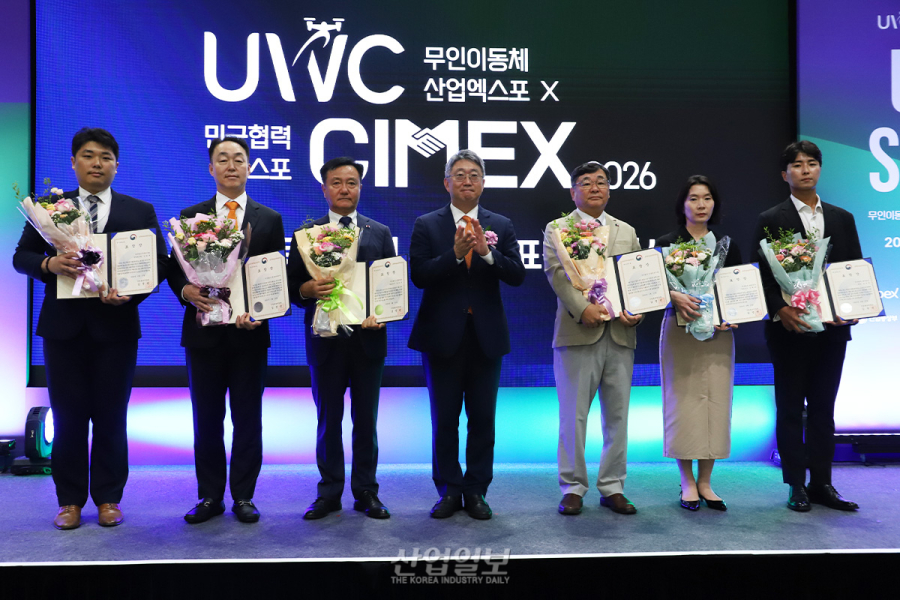 [포토뉴스] 무인이동체 기술혁신 주역, ‘UWC X CIMEX 2026’서 정부 포상